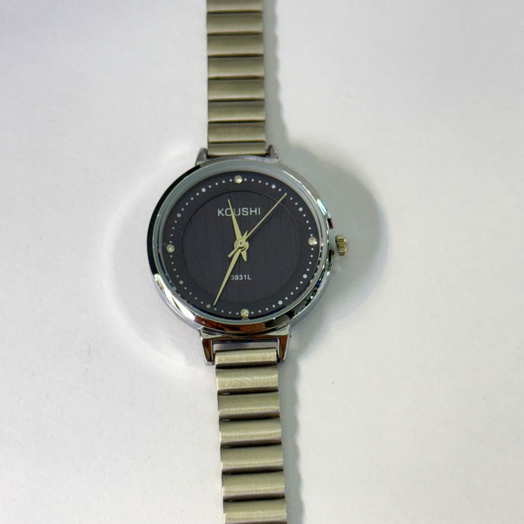 ساعت نقره ای