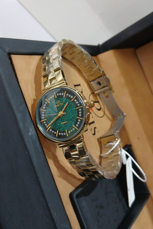 ساعت طلایی رنگ ثابت