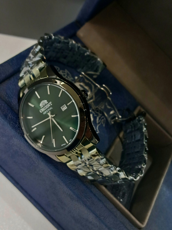 ساعت صفحه سبز متالیک