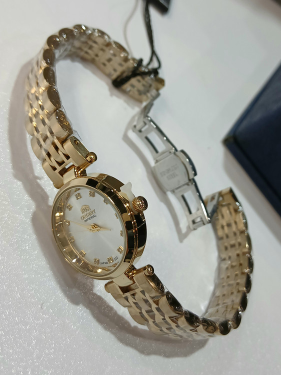 ساعت زنونه زرد