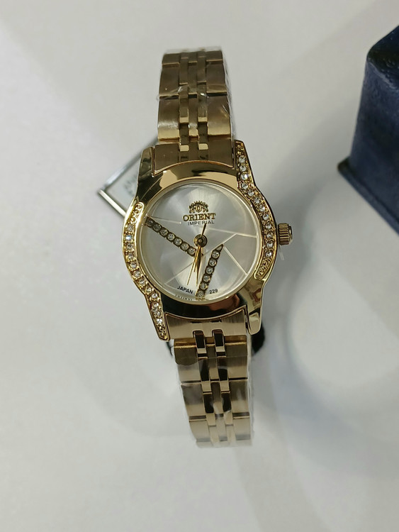 ساعت زنونه طلایی