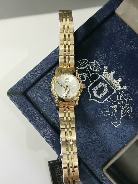 ساعت زنانه نگیندار