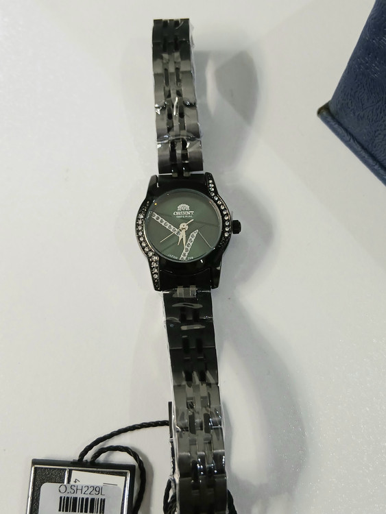 ساعت زنانه صفحه سبز