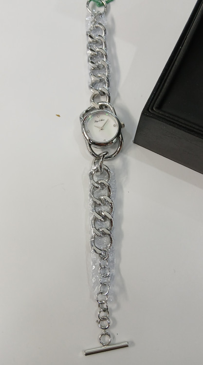 ساعت صفحه صدفی