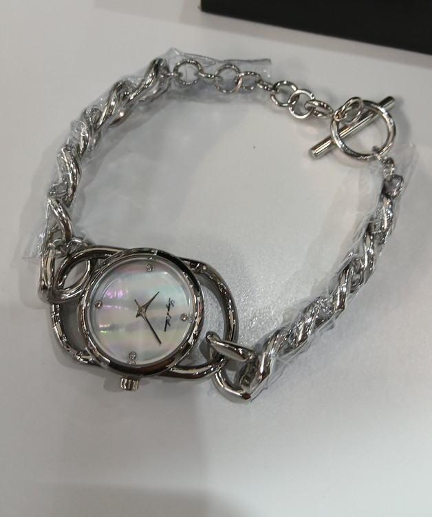 ساعت صفحه سفید