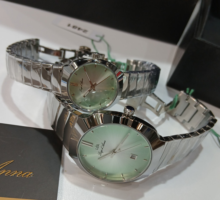 ساعت عروس و دامادی