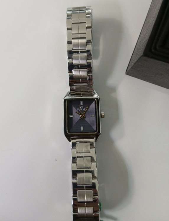 ساعت زنونه مستطیلی