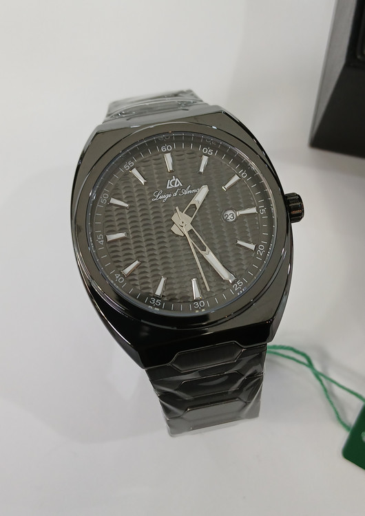 ساعت تمام مشکی