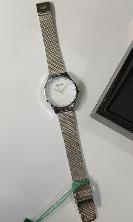 ساعت صفحه سفید