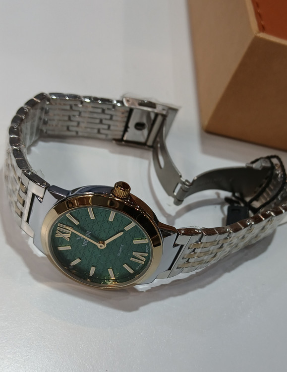 ساعت صفحه سبز