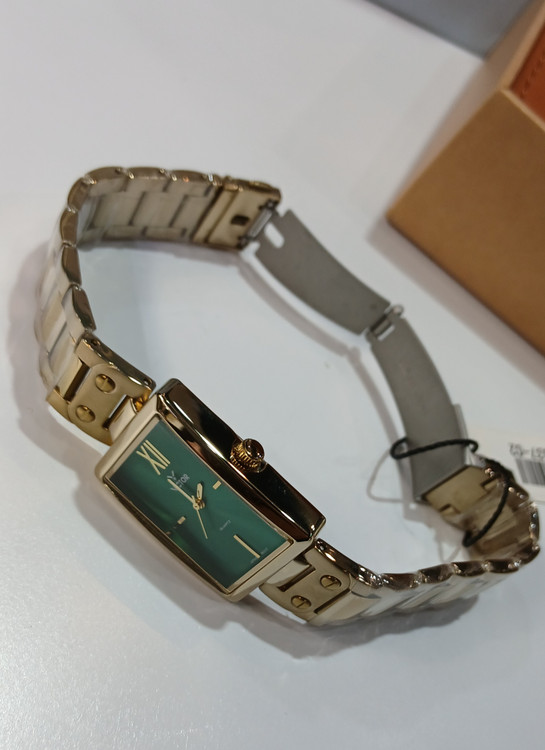 ساعت زنانه چهارگوش گوش