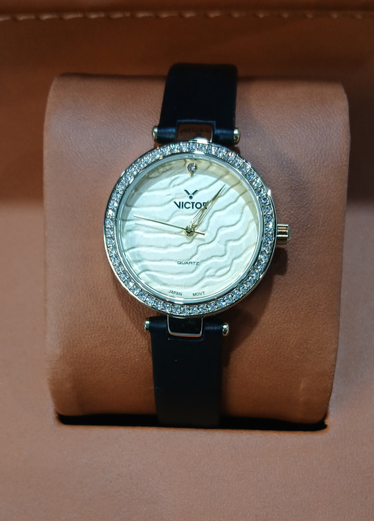 ساعت زنونه چرمی