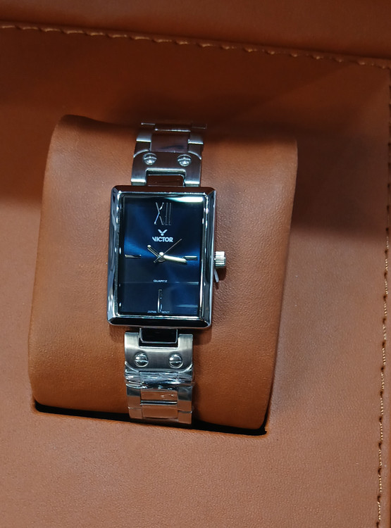 ساعت صفحه سورمه ای