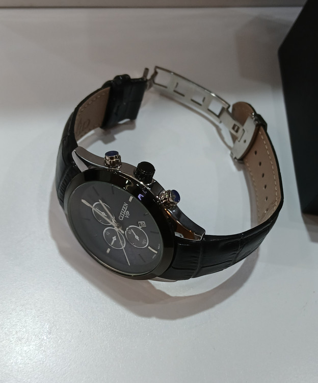 ساعت تمام مشکی