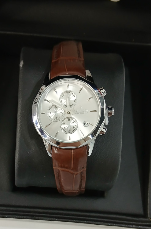 ساعت قهوهای