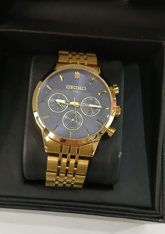 ساعت طلایی رنگ ثابت