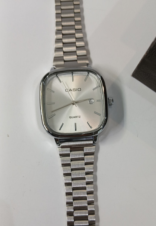 ساعت بند فلزی