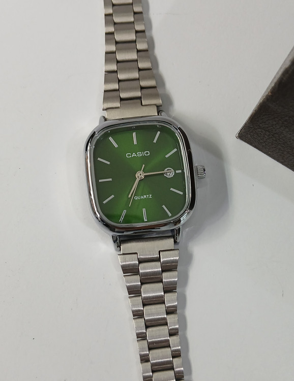 ساعت صفحه سبز