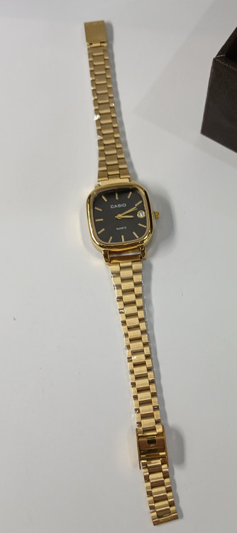 ساعت بندفلزی