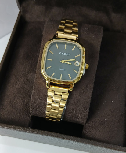 ساعت رنگ ثابت